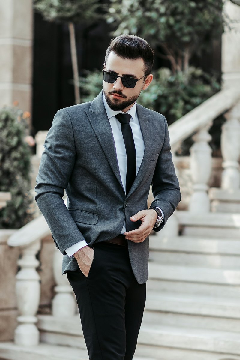 بدلة رمادي