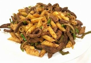 مكرونة سجق أو كبدة