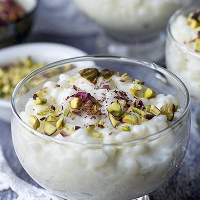 أرز بلبن مكسرات